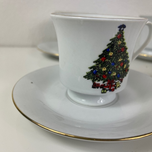 Vintage Sea Gull Fine ChineaChristmas  holiday tea cups &  saucers - Picture 2 of 13